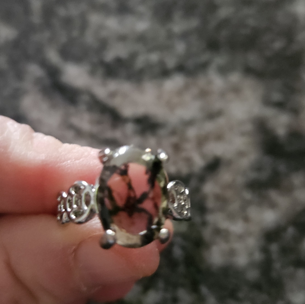 Exquisite Silver and Pink Gemstone Ring